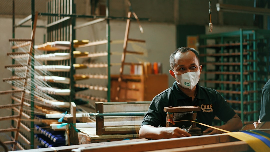 studi-kasus-penerapan-ai-di-perusahaan-manufaktur-indonesia-20260618 studi-kasus-penerapan-ai-di-perusahaan-manufaktur-indonesia-20260618
